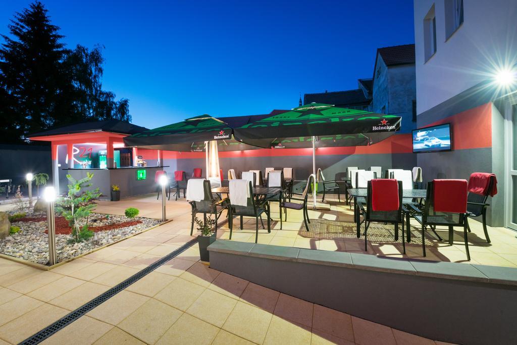 Relax21 Hotel Uhersky Ostroh ภายนอก รูปภาพ