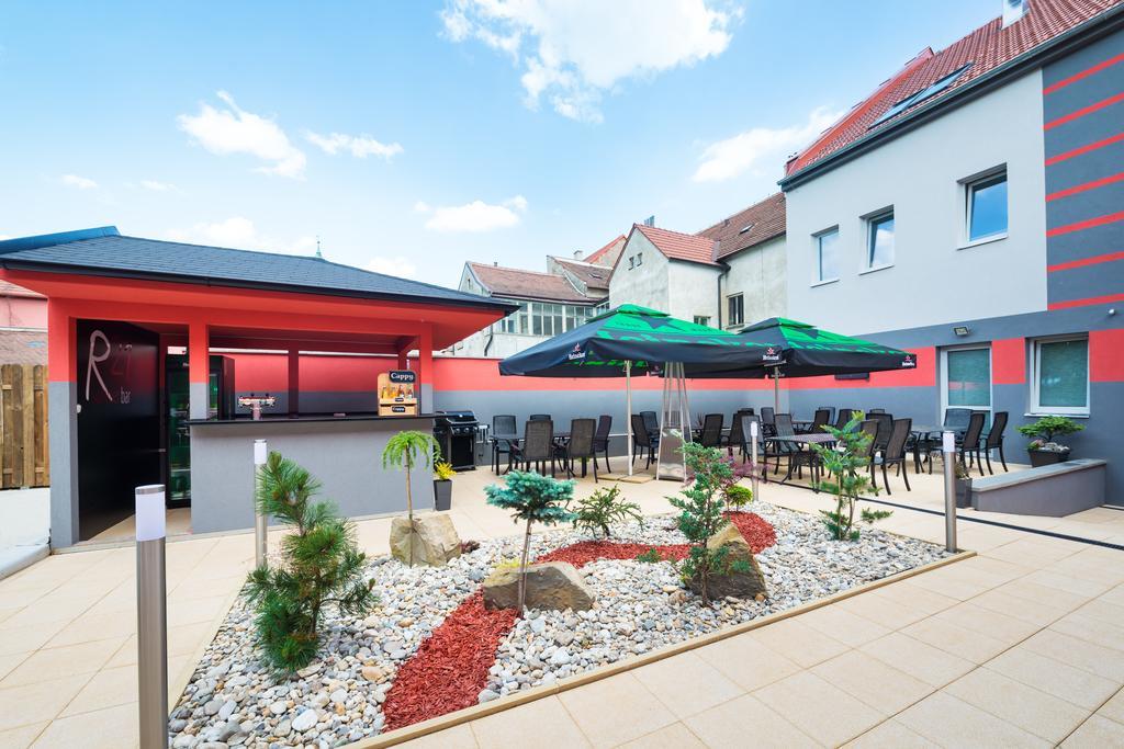 Relax21 Hotel Uhersky Ostroh ภายนอก รูปภาพ