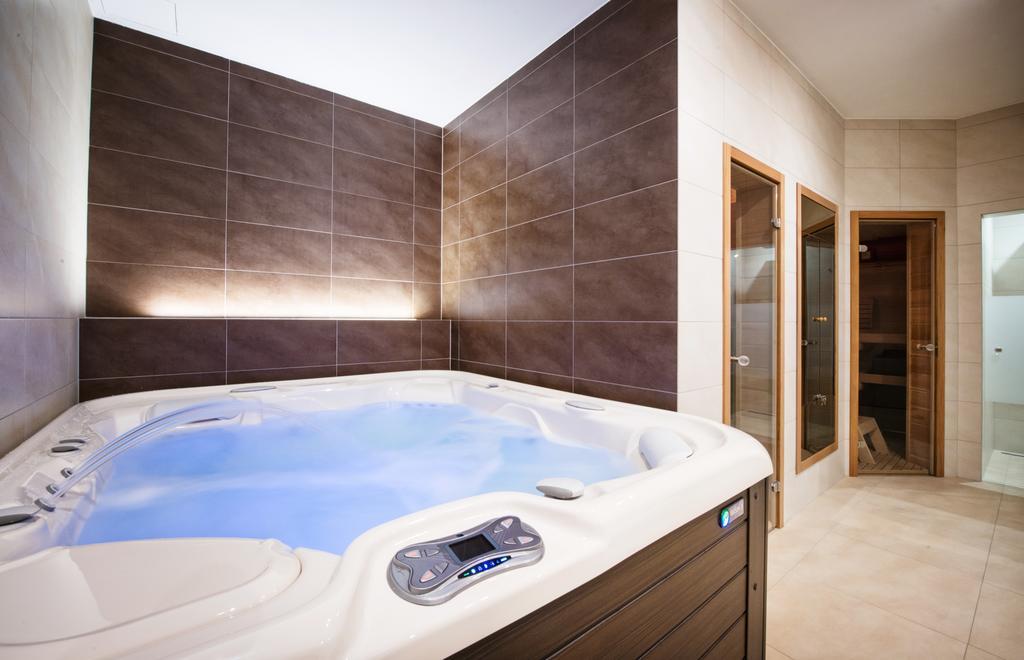 Relax21 Hotel Uhersky Ostroh ภายนอก รูปภาพ