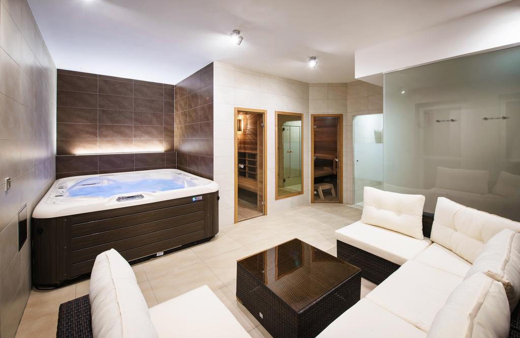 Relax21 Hotel Uhersky Ostroh ภายนอก รูปภาพ